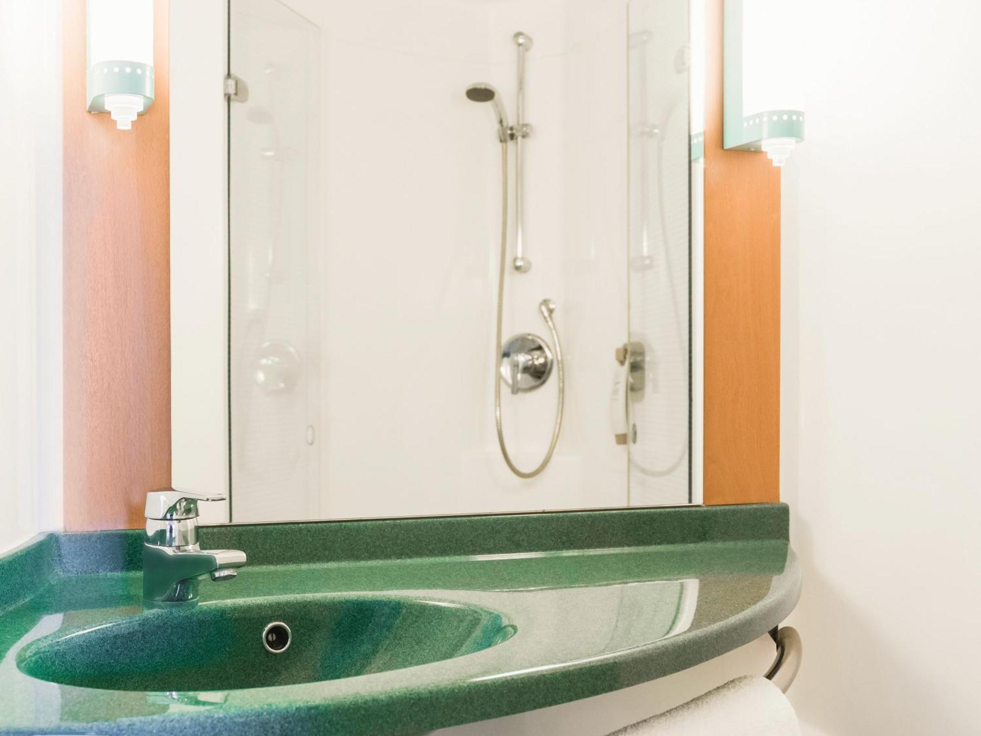 Ibis London Thurrock M25 Grays Экстерьер фото